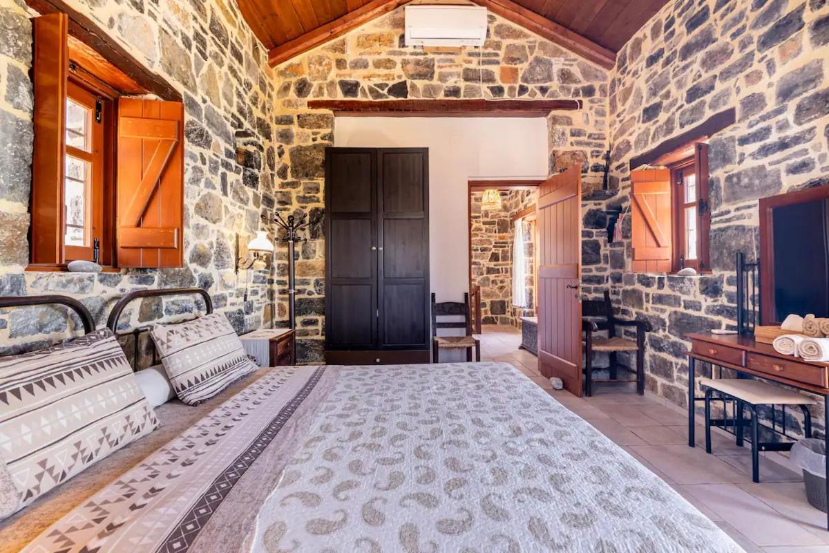 Traditional Stone House By The Sea... Kapetaniana Экстерьер фото