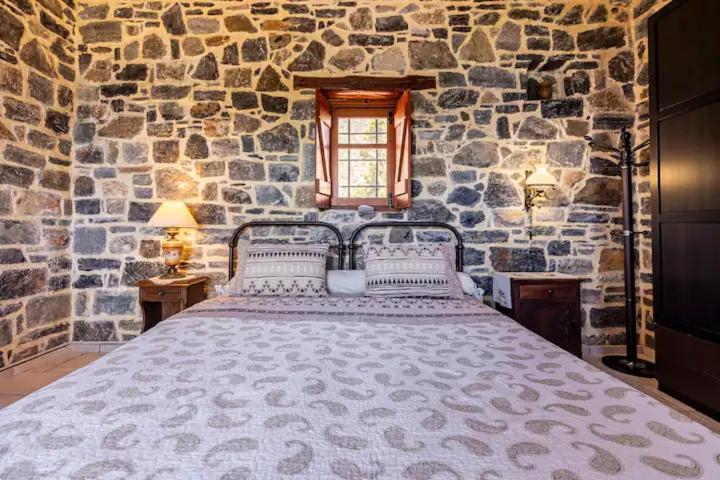 Traditional Stone House By The Sea... Kapetaniana Экстерьер фото