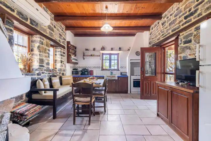 Traditional Stone House By The Sea... Kapetaniana Экстерьер фото