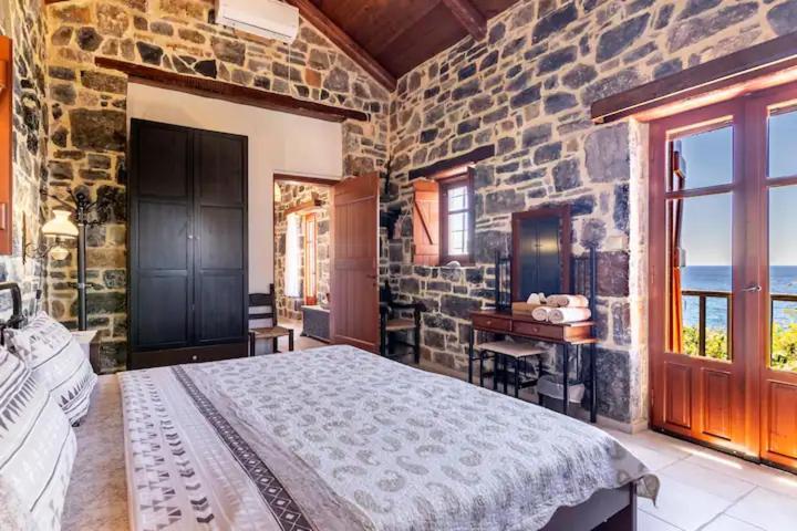 Traditional Stone House By The Sea... Kapetaniana Экстерьер фото